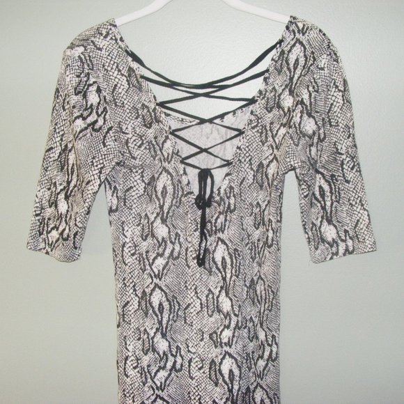 Black and White Snakeskin Print Top - Picture 13 of 14